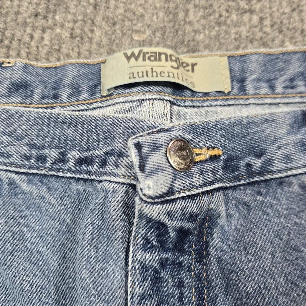 Wrangler Authentics Jeans Mens 38x30‎ Light Wash Blue Straight Leg Denim